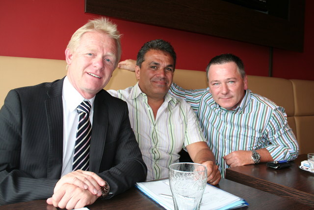 Neue Ortsgruppe: Obmann Christian Bürgermeister (r.) und GR Thomas Schmidt (M.), im Bild mit Bez.PO Peter Gerstner.