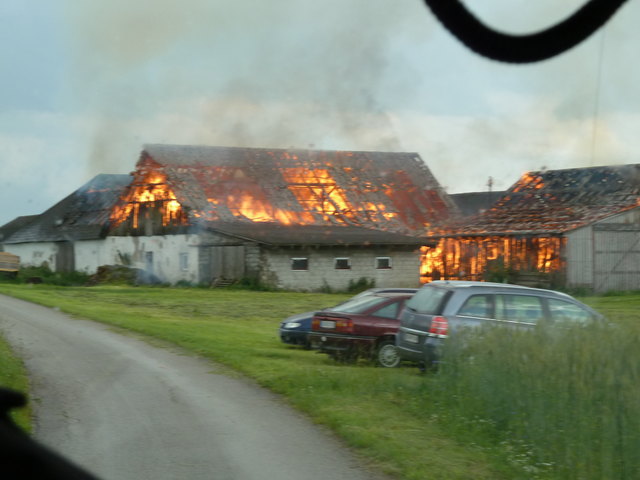 Großen Schaden richtete der Brand an. Fotos: FF