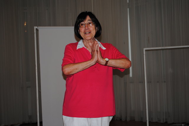 "Genießen Sie den Abend mit Theater, Musik und anschließend mit Kunst", hießt Galeristin Luise Buisman die Gäste im Festsaal des Bezirksamts Mariahilf willkommen.