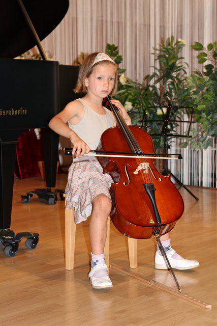 Sophie Kropfitsch ist erst 7 und spielt das Violoncello wie eine Große