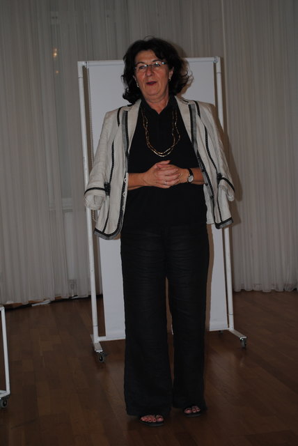 Hausherrin und Bezirksvorsteherin Renate Kaufmann freute sich über die zahlreich erschienenen Gäste zum fröhlichen "Miteinander - Nebeneinander - Zens & Friends"-Abend im Festsaal des Amtshauses Mariahilf.