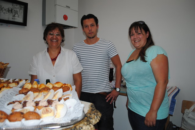 Karin Neubauer, Zivildiener Peter Jungwirth und Stefanie Rebene (Catering plü107) sorgten mit ihrem leckeren Buffet fürs kulinarische Wohl der Festgäste in der Galerie am Park.