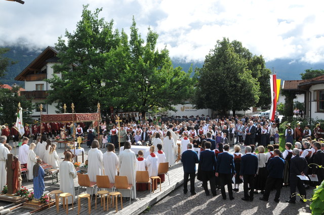 Gottesdienst am Oberhofer Dorfplatz
