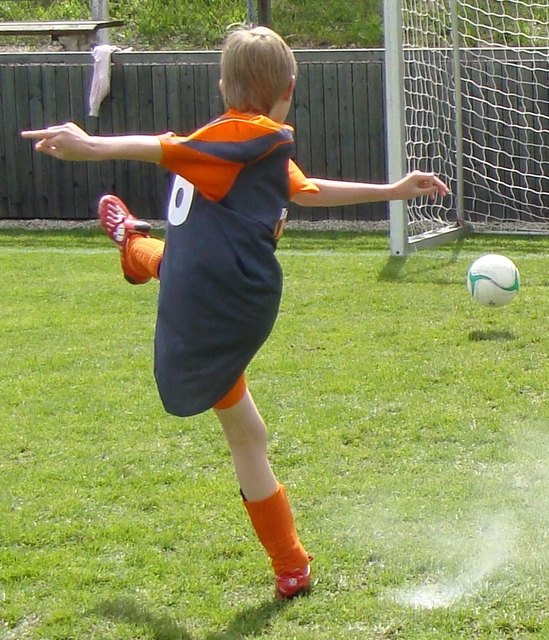 Äh, aha, jetzt weiß ich, das ich die Kunst des Fußballspielens nie erlernen werde.