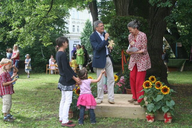 SPÖ-Landesparteivorsitzender LHStv. Peter Kaiser besuchte anlässlich des 36jährigen bestandsjubiläums den Waldorfkindergarten klagenfurt und sprach sich in seinen Grußworten für den Ausbau von flexiblen kinderbetreuungsplätzen aus.