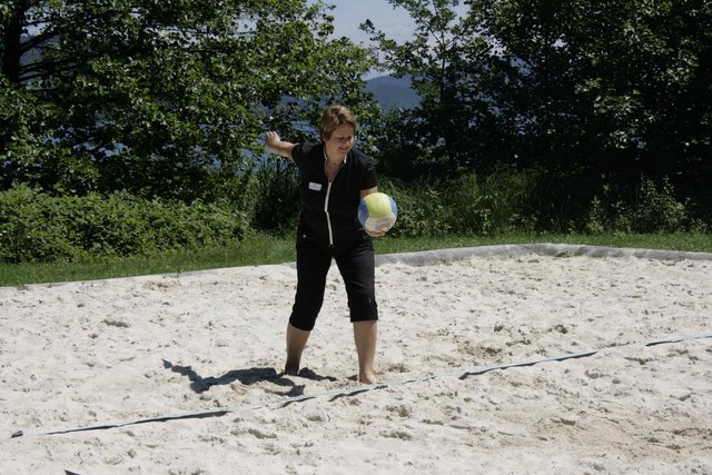 Mag. A. Wurzer beim Volleyball