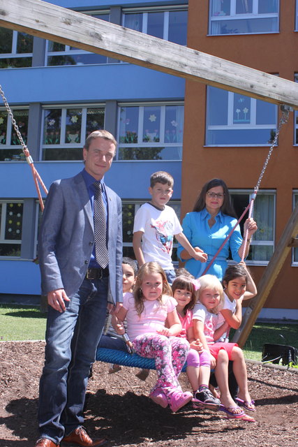 Kindergarten Walderkammweg: Vizebgm. Christoph Kaufmann und Amtsvorständin Brigitte Berchtold sind froh, eine Lösung für die Sommerbetreuung im O-Dorf gefunden zu haben.