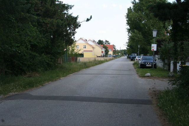 Hier soll nach Ansicht der Anrainer ein gesicherter Geh-Radweg entstehen.