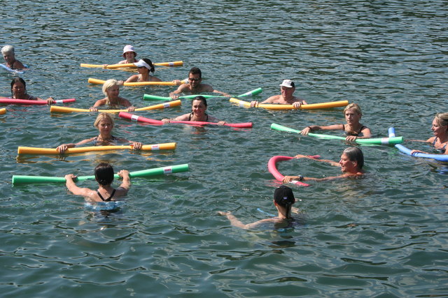 LHStv. Peter Kaiser nahm an der Ausbildung zum Aquajogging Guide in Ferlach gleich selbst teil