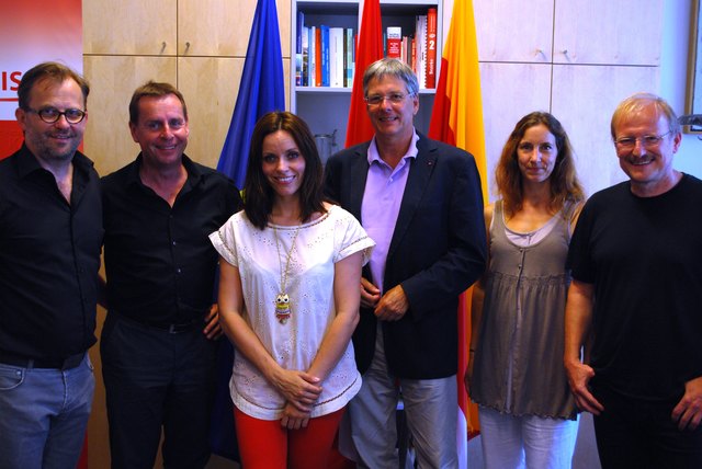 LHStv. Peter Kaiser mit dem neu gewählrten Vorstand des Kärntner Netzwerkes gegen Armut rund um Obfrau Elisabeth Niederer (Mitte). Am Foto weiters Christian Müller, Heinz Pichler, Karoline Dertschei und Walter Schütz (v.l.n.r.)