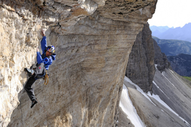 David Lama am großen Dach in der Route 'Bellavista' an der Westlichen Zinne. | Foto: © Rainer Eder / Red Bull Content Pool