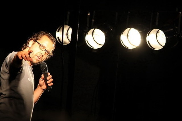 Gerald Fleischhacker spielte sein Programm „...alles muss raus“ im Buschenschank Schlögl in Perbersdorf.                Foto: WOCHE