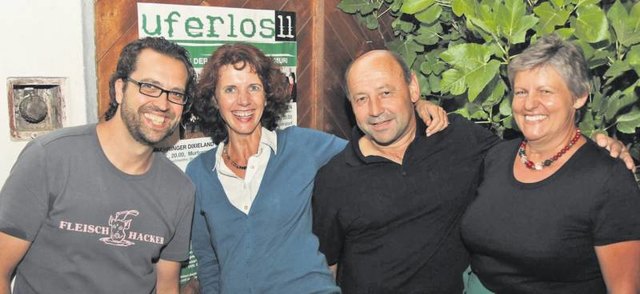 Gerald Fleischhacker spielte sein Programm „...alles muss raus“ im Buschenschank Schlögl in Perbersdorf.                Foto: WOCHE