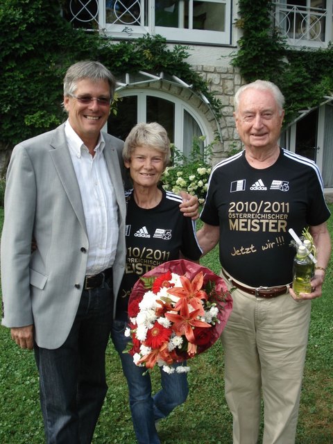 LHStv. Peter Kaiser mit Christa und Erwin Lanc, seines Zeichens auch Ehrenpräsident des amtierenden Österreichischen Handballmeisters "aon Fivers"