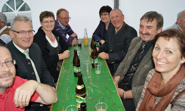 Stammtisch um Bgm Manfred Stöger aus Kramsach (2.v.l.) und Vize-Bgm Johann Mittner aus Brixlegg (3.v.r.)