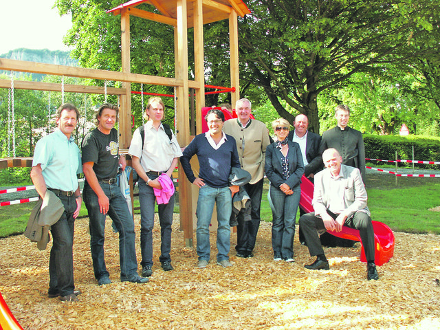 Das Gemeinderäte-Team mit Bürgermeister Josef Grander und Kooperator Christoph Eder.
