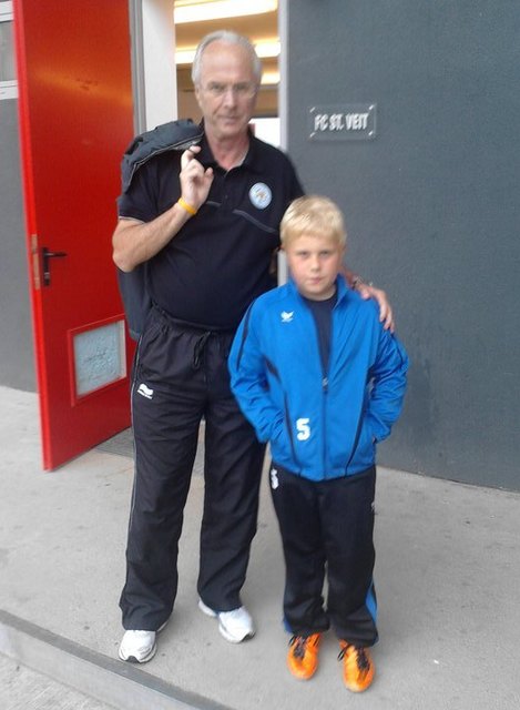 Sven-Göran Eriksson (mit Julian) ist derzeit Trainer von Leicester City und trainierte vorher Mannschaften wie u. a. IFK Göteborg, Benfica Lissabon, AS Rom, AC Florenz, Benfica Lissabon, Sampdoria Genua, Lazio Rom, Englische Nationalmannschaft uvm.
