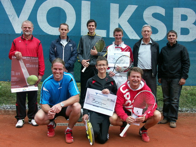 stehend v. l.: Willi Lentsch, Martin Staudacher, Daniel Schranz, Andreas Wombacher, Sigmund Glenda und Mario Spergser; kniend v. l.: Helmut Scheiber, Sandro Schlatter und Stefan Moitzi.