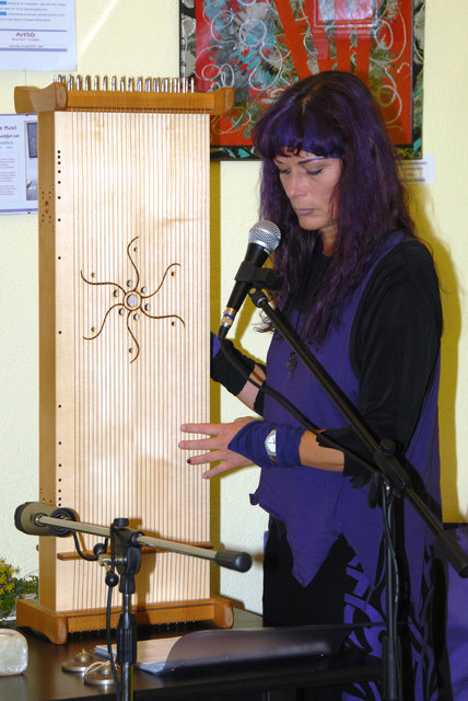 Winnie Musil bei ihrer Lesung am Monochord | Foto: Gerhard Glazmaier