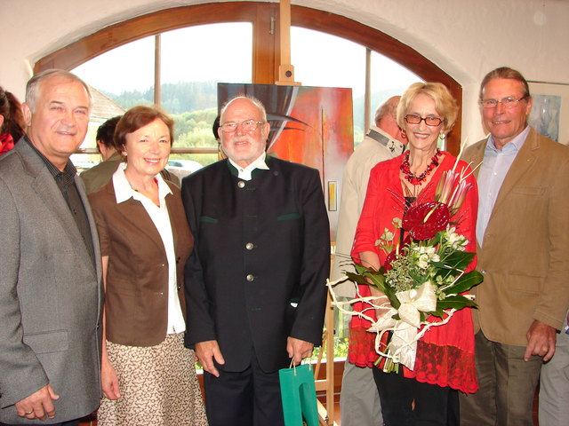 Dem Zauber der Kunst von Karl Blümel (li.) verfallen: Gattin Theresia, Paul Stach, Herta Müllauer, Hermann Neulinger.