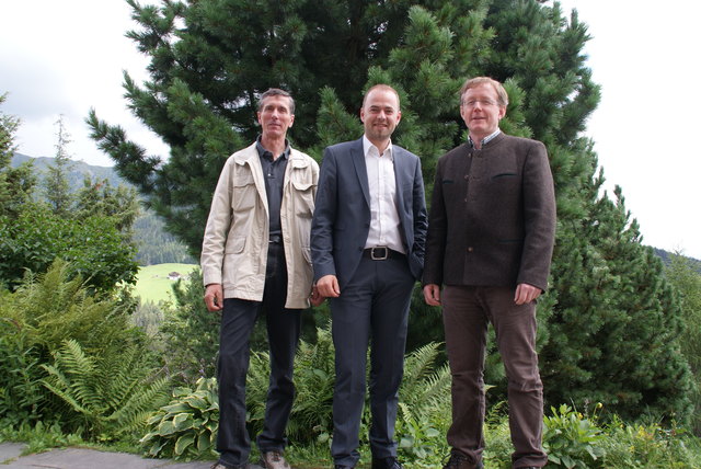 Der Obmann der Bezirkslandwirtschaftskammer Lienz, Friedrich Schneeberger mit Landwirtschaftskammer-Präsident Josef Hechenberger und Bezirksstellenleiter Martin Diemling (v.l.).