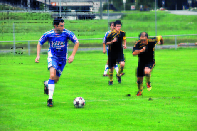 So sehr die Gaishorner Kicker auch rannten, gegen den Landesligisten Irdning (am Ball Kapitän Robert Rüscher) war im Cup Endstation.