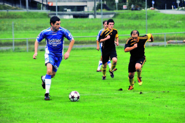 So sehr die Gaishorner Kicker auch rannten, gegen den Landesligisten Irdning (am Ball Kapitän Robert Rüscher) war im Cup Endstation.