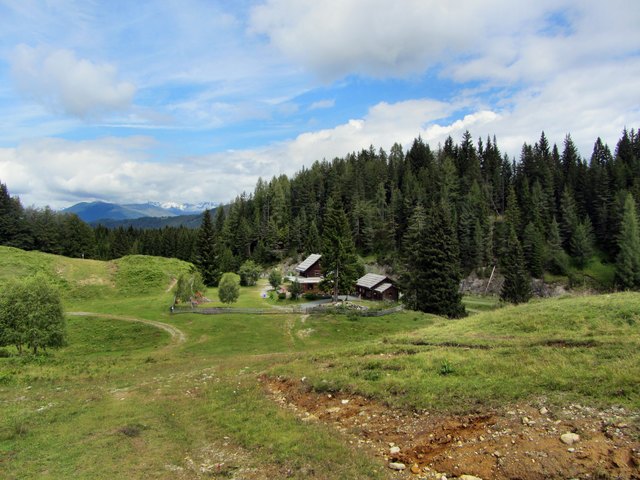 Blick von oben zur Naggler Alm
