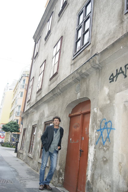 Das alte Haus in der Laimgrubengasse 13 soll abgerissen werden.Schade, findet Walter Soyka.