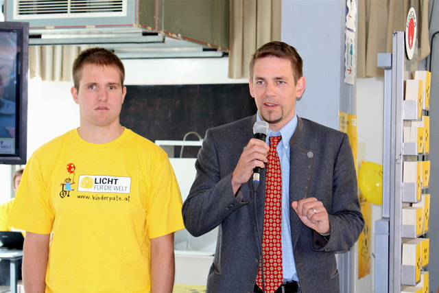 Thomas Seidling mit Gabriel Müller, Kommunikationsleiter "Licht für die Welt"