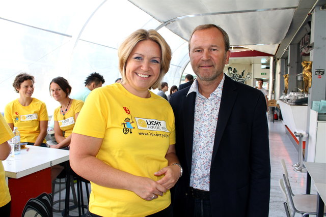 "Licht für die Welt" PR Lady Margit Draxl mit Hannes Menitz, Veranstalter Vienna Night Run