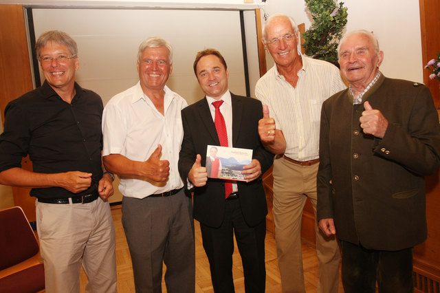 Neben SPÖ-Chef Peter Kaiser unterstützen auch die beiden Altbürgermeister Vinzenz und Max Rauscher sowie Landtagspräsident a.D. Rudolf Tillian SPÖ-Bürgermeisterkandidat Sigi Ronacher im Wahlkampf um den Bürgermeistersessel in Hermagor.