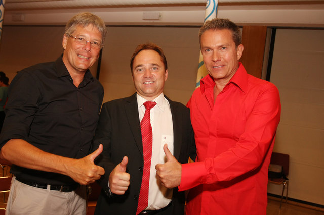 Siegfried Ronacher, SPÖ-Bürgermeister-Kandidat in Hermagor freut sich über die prominente Unterstützung von SPÖ-Chef Peter Kaiser und Entertainer Alfons Haider.