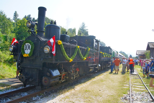 Wunderschön geschmückt startete die Feistritztalbahn zu ihrer hundertjährigen Jubiläumsfahrt