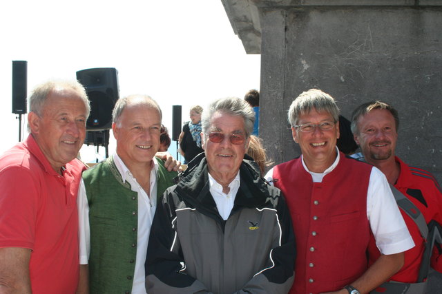 SPÖ-Chef LHStv. Peter Kaiser mit Bundespräsident heinz Fischer, 2. Landtagspräsident Rudolf Schober, BgM. Ingo Appe und StR. Franz Wutte beim 9. EU-Kirchtag am Loibl.