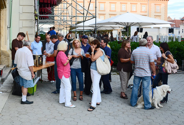 Reger Betrieb auch bei der Biermanufaktur in Korneuburg bei der langen Einkaufsnacht
