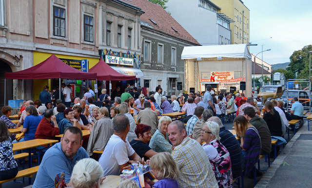 Baustellenparty in der Wiener Straße bei der langen Einkaufsnacht in Korneuburg