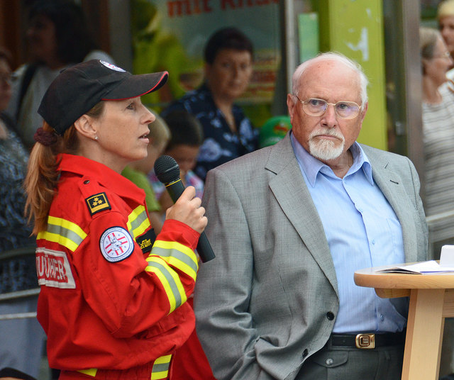 Vorführungen der Rettungshundebrigade und der Hundewasserrettung bei der langen Einkaufsnacht in Korneuburg