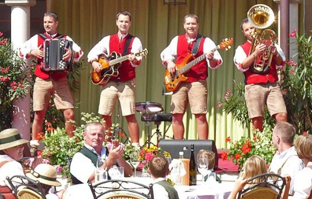 „Die flotten Steirer“ sorgten in Großwilfersdorf für super Stimmung unter den Gästen.