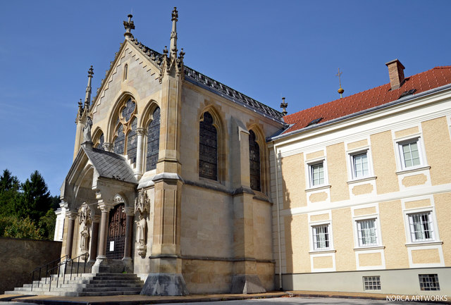 Kapelle/Kirche mit dem Altar an genau jener Stelle wo sich einst das Sterbezimmer des Kronprinzen Rudolf und Mary von Vetsera befand