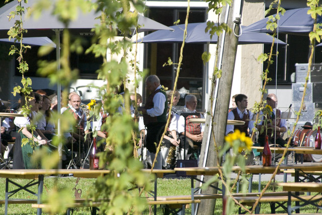 Bierige Stimmung beim Hopfenfest in Obertrum