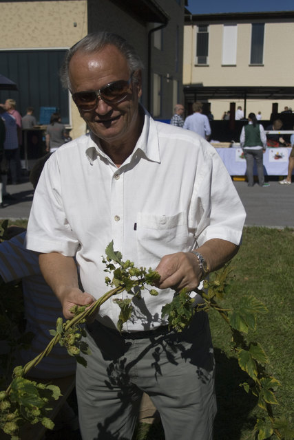 Josef Wirthenstätter beim Ernten.