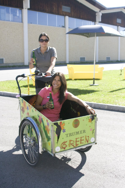 Karima Razem und Jade Castillo machten Werbung für das neue Sigls Radler.