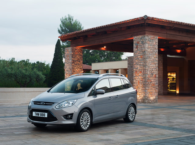 Der Ford Grand C-Max bietet bis zu sieben Passagieren ein großzügiges Raumangebot. Highlight sind die seitlichen Schiebetüren, das variable Sitzkonzept und das sportliche Fahrwerk. | Foto: Ford