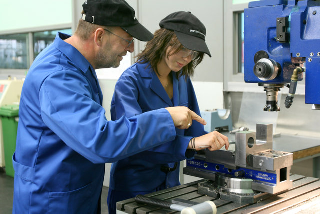 Alte im Vormarsch: In den Betrieben wird das Durchschnittsalter demnächst stark steigen. | Foto: *Bilderbox