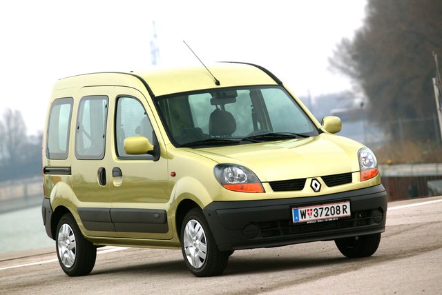 Die kraftvolle Optik der Frontpartie verleiht dem Renault Kangoo  einen sympathischen Gesichtsausdruck. Hinzu kommen die Klarglas-Scheinwerfer im Wassertropfen-Look und die neu gestylten Heckleuchten. | Foto: Renault