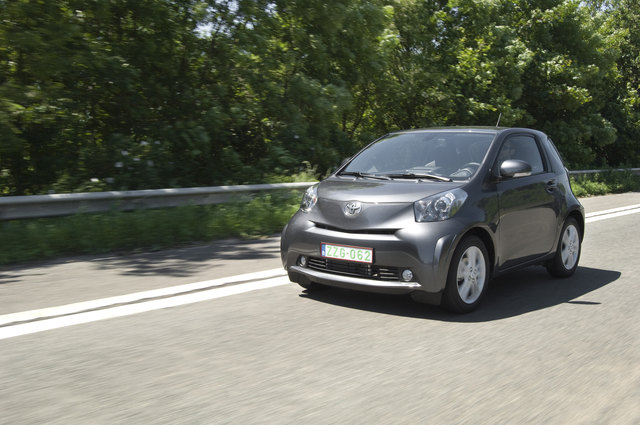 Der Toyota iQ ist umfassend ausgestattet. Herausragend dabei ist das Sicherheitskonzept mit nicht weniger als neun Airbags. | Foto: Toyota