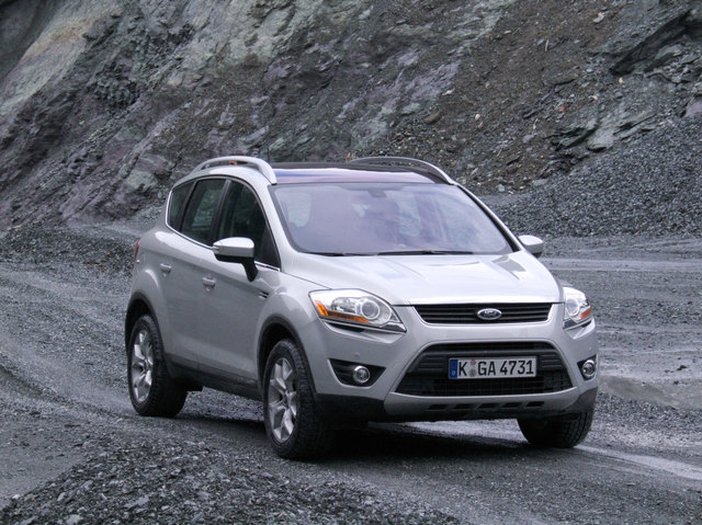 Der Ford Kuga bringt seine dynamischen Fahreigenschaften auch optisch gut rüber. Trotz Allradantrieb ist er mehr für die Straße als fürs Gelände gedacht. | Foto: Ford