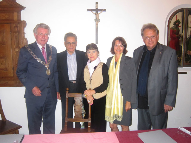 V.L.: Bürgermeister Günther Knoblauch (Mühldorf am Inn), Alex W. Maldonado und Frau (Puerto Rico), Susanna Vötter-Dankl (TAURISKA, Neukirchen und Salzburg) und Prof. Alfred Winter (Kulturelle Sonderprojekte, Land Salzburg)