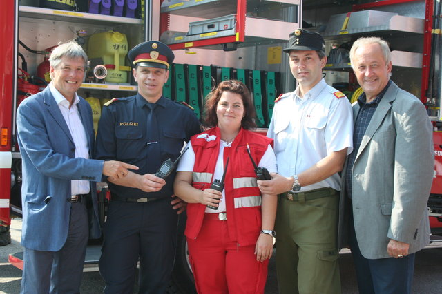 SPÖ-Chef Peter Kaiser und SPÖ-Sicherheitssprecher Rudolf Schober drängen auf die Einführung des Digitalfunks. Am Sicherheitstag in Ludmannsdorf gabs dafür groze Zustimmung von Vertretern der Polizei, Rettung Feuerwehr.